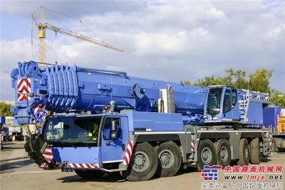 利勃海爾三臺新的移動式起重機交付匈牙利cs-Gép公司